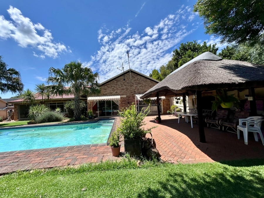 3 Bedroom Property for Sale in Flamwood North West